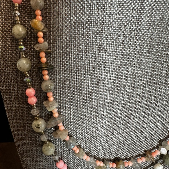 Elegant Multi-Color Beaded Necklace - Picture 4 of 7